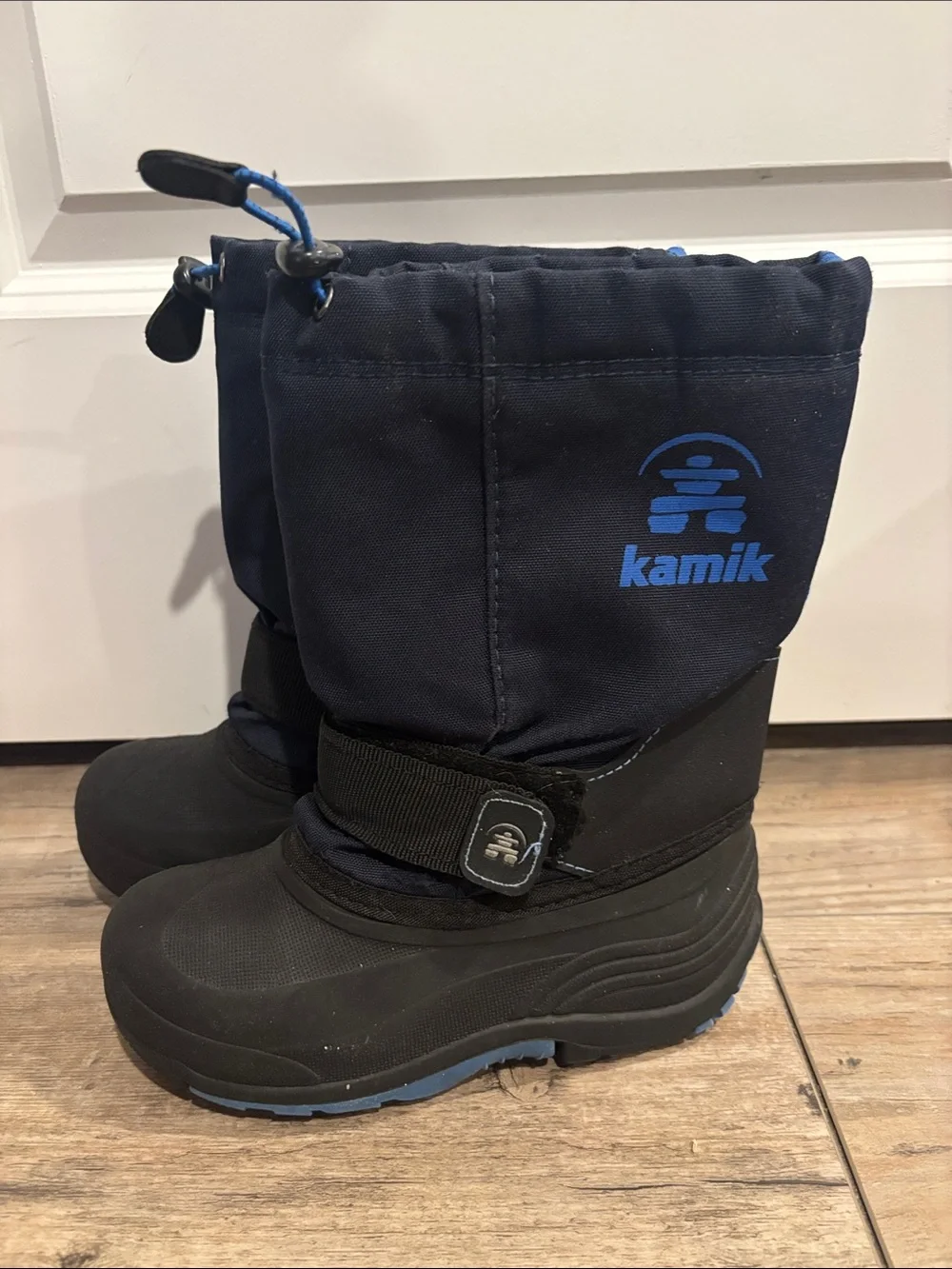 Kamik Kids Snow Boots in Navy and Black with Blue Accents Size 1